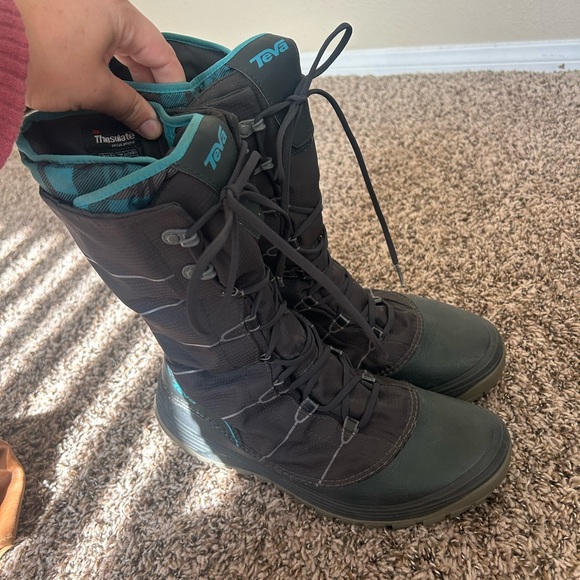 teva winter boots